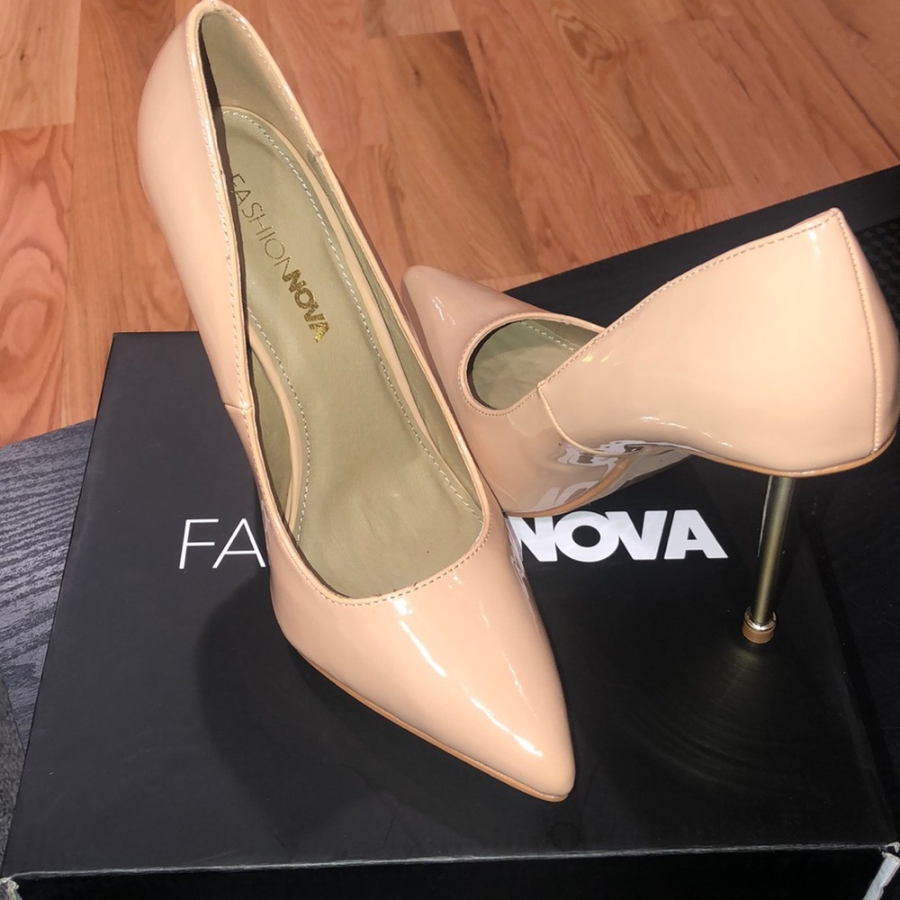 Size 7 Nude Pumps